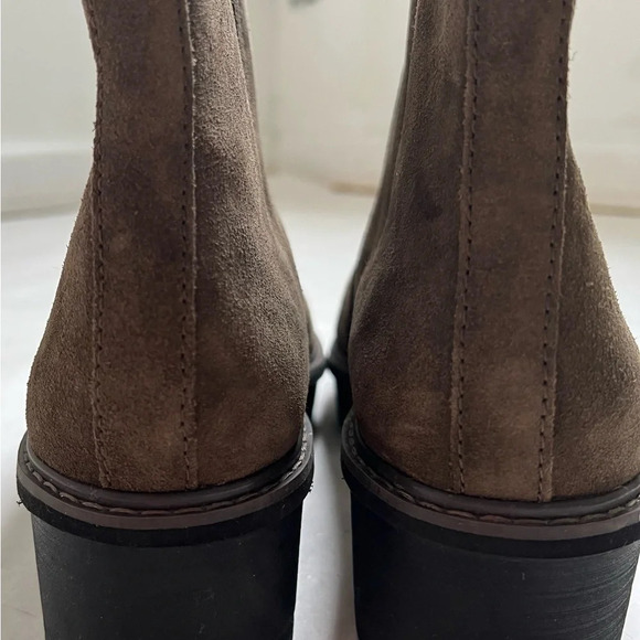 Women's Clarks, Airabell Zip Boot Green Khaki Suede Wedge Ankle Chelsea Size 9.5 - Picture 7 of 9